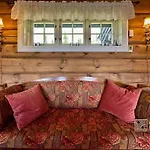 Σπίτι διακοπών Large Log At With Sauna, Fireplace And Panoramic View